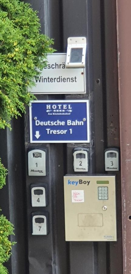 Hotel Am Kleinbahnhof Emden Exterior photo
