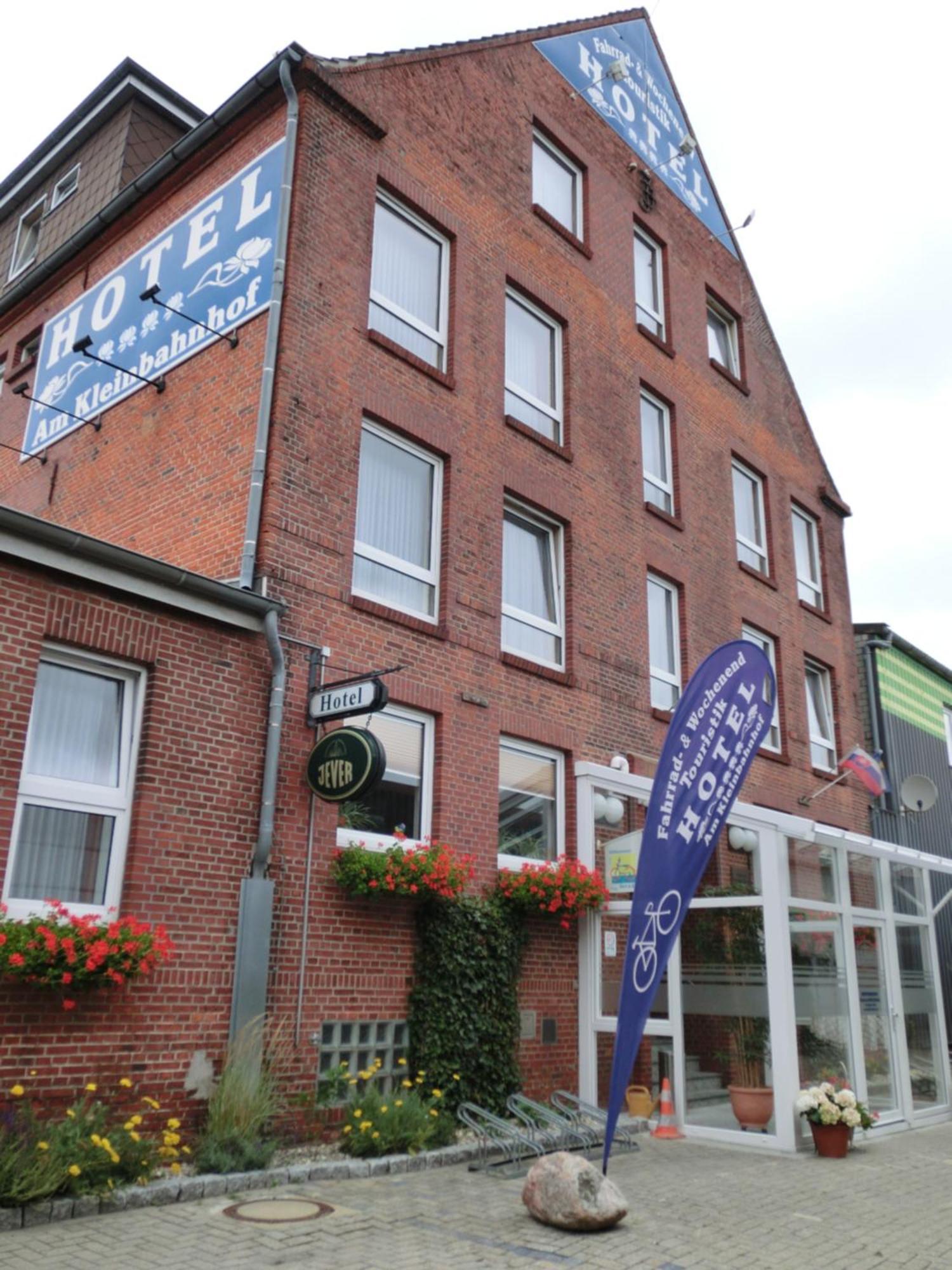 Hotel Am Kleinbahnhof Emden Exterior photo