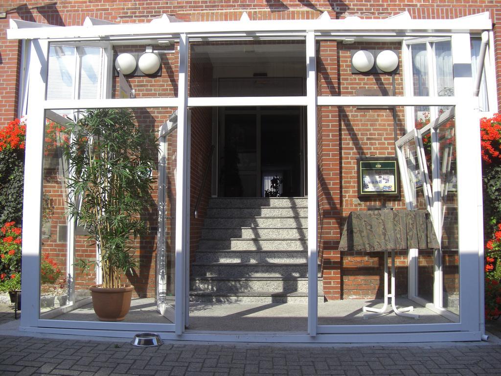 Hotel Am Kleinbahnhof Emden Exterior photo