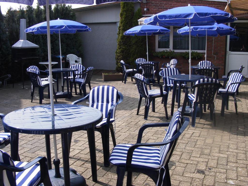 Hotel Am Kleinbahnhof Emden Exterior photo