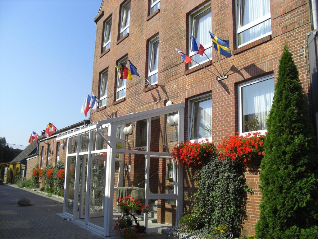 Hotel Am Kleinbahnhof Emden Exterior photo