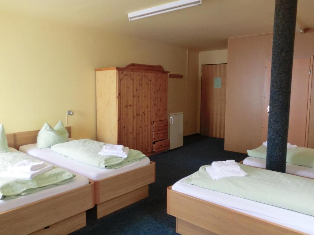 Hotel Am Kleinbahnhof Emden Room photo