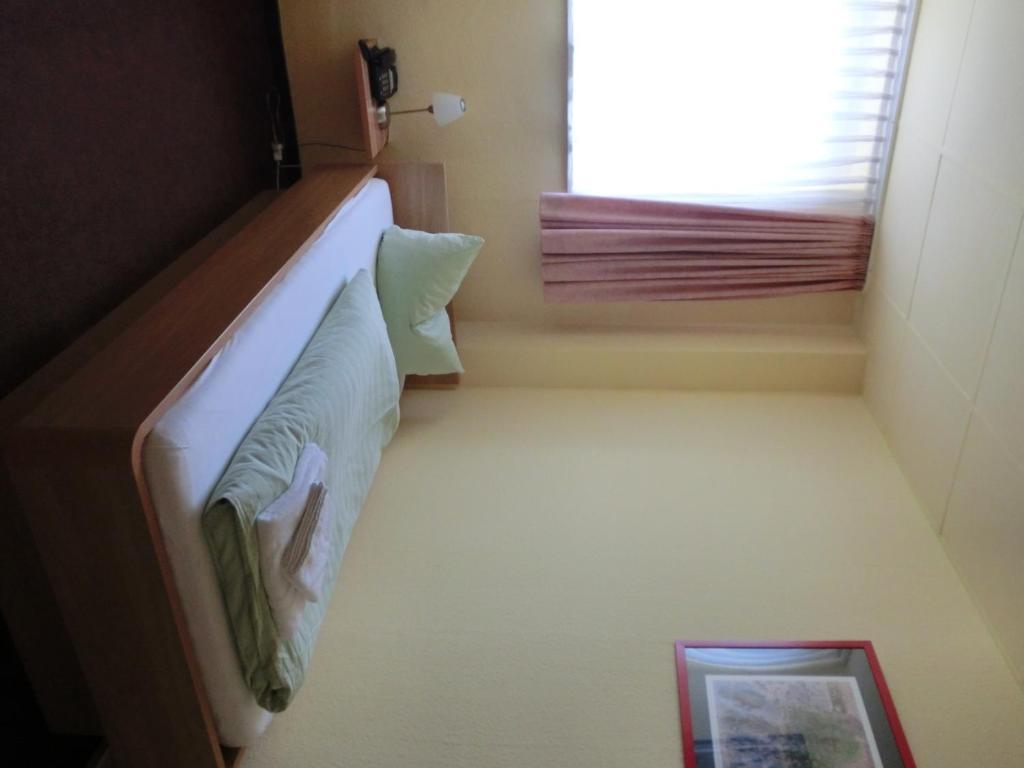 Hotel Am Kleinbahnhof Emden Room photo